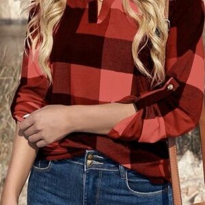 NWOT Women’s Casual V-Neck Plaid Long Sleeve Blouse – Size Medium